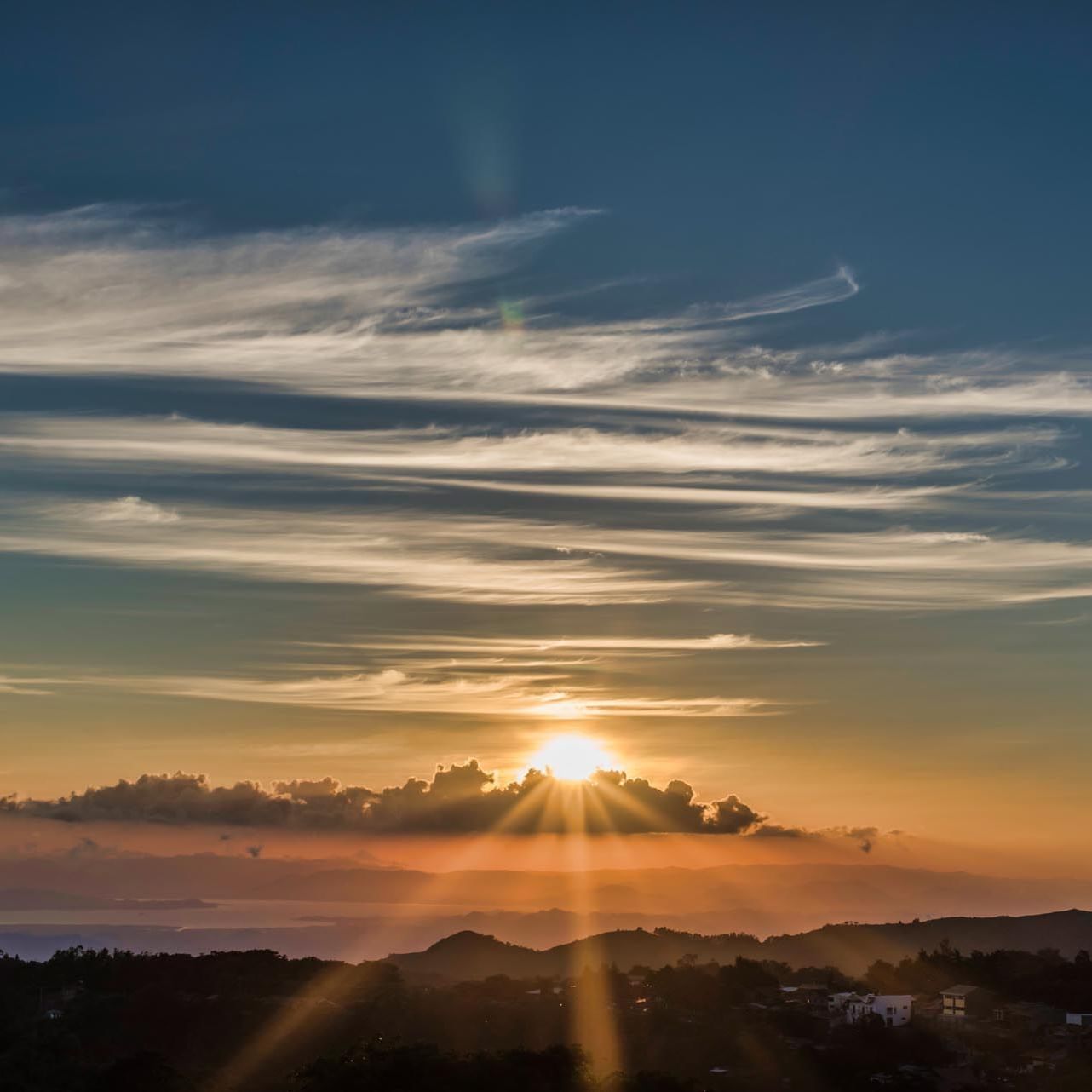 Sun rise at Monteverde Cloud Forest near Ficus Lodge