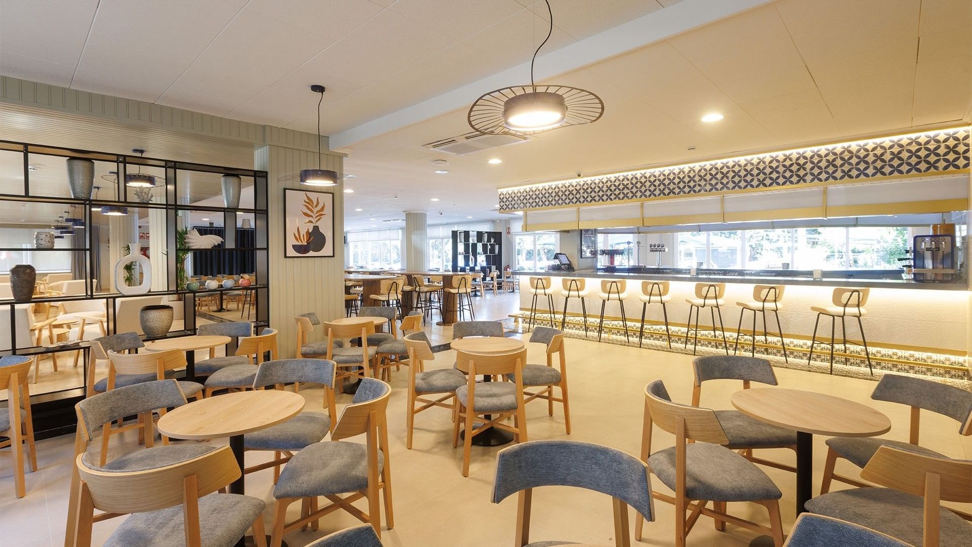 Bar lobby a l'Hotel Ponient Marinada