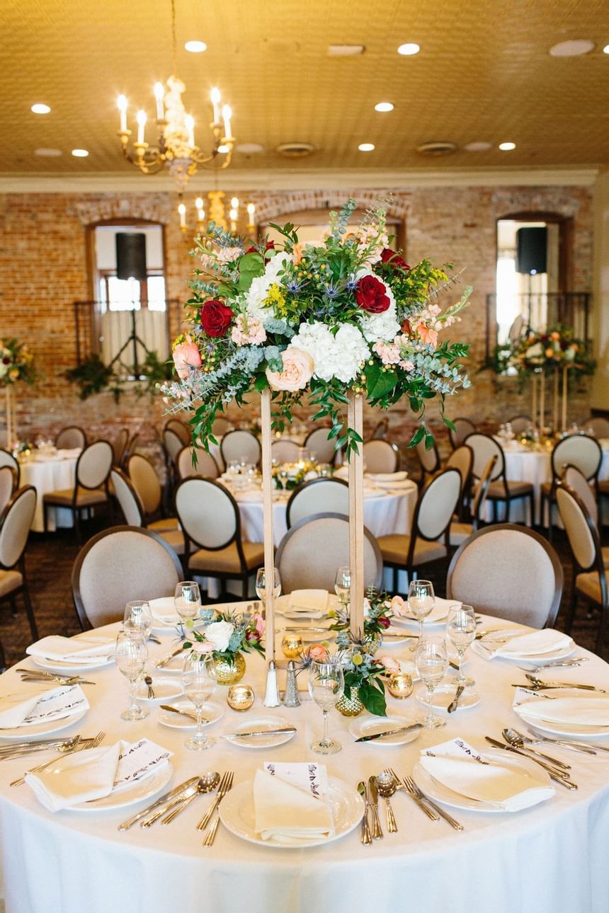 Floral banquet wedding table décor at The Herrington Inn & Spa