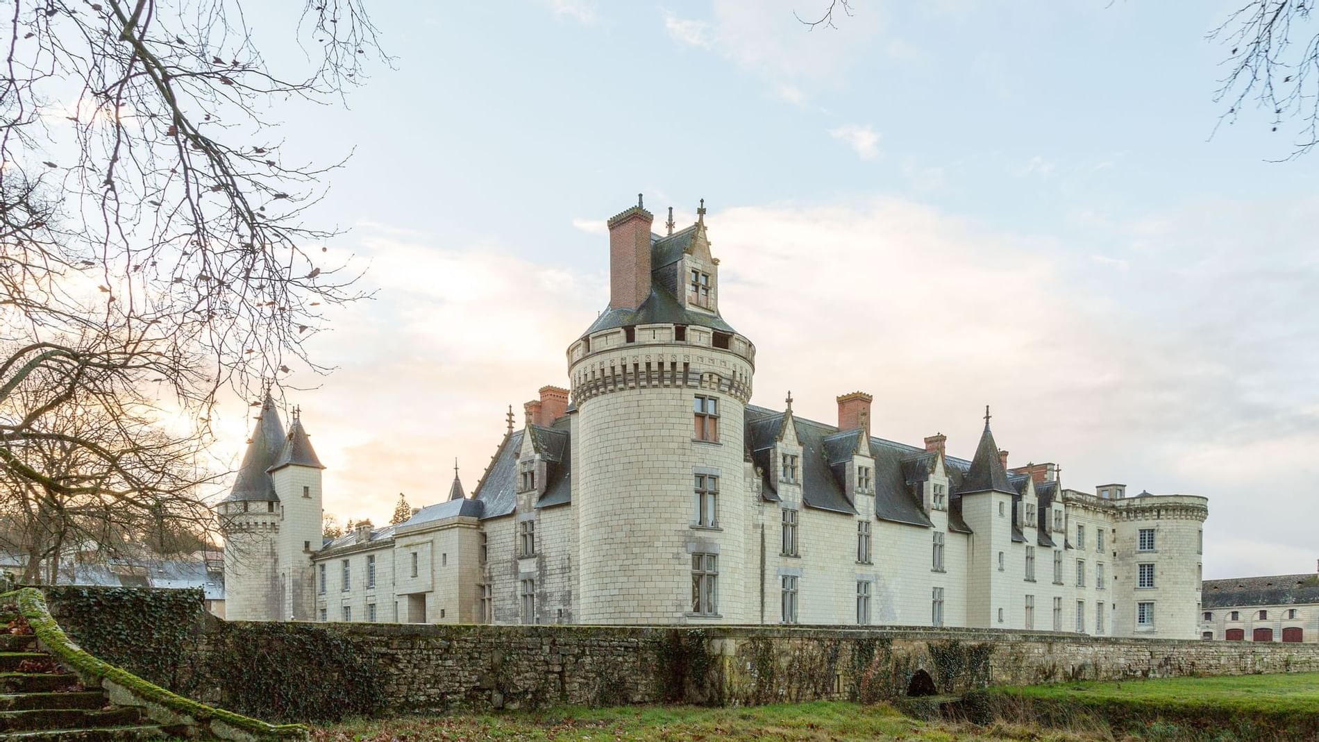 An Aerial view of Chateau de Dissay Hotel in Originals Hotels