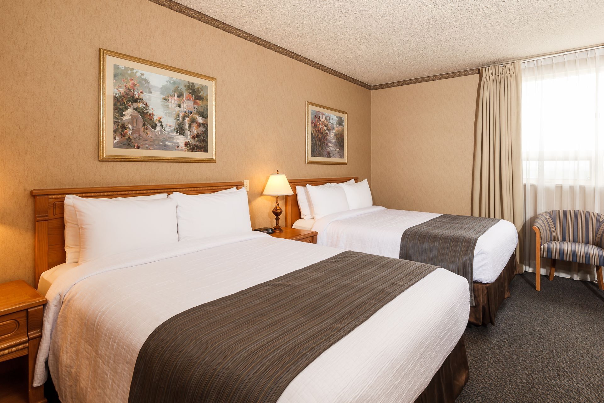 Hotel Rooms Calgary Glenmore Inn & Convention Centre