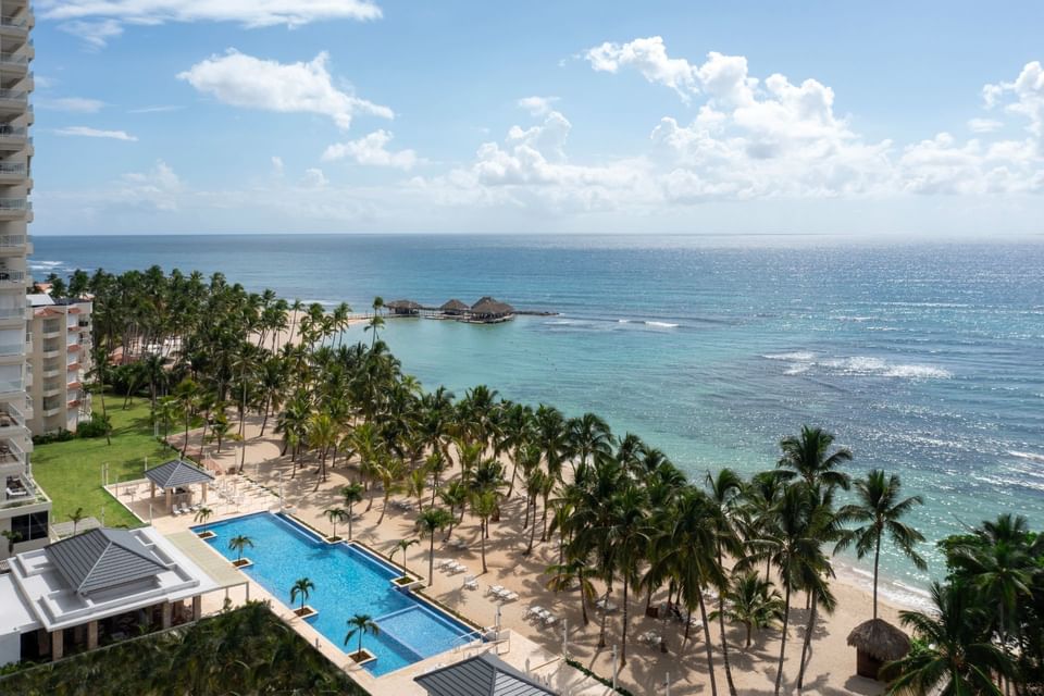 Pool, beach & ocean view from the hotel at Club Hemingway