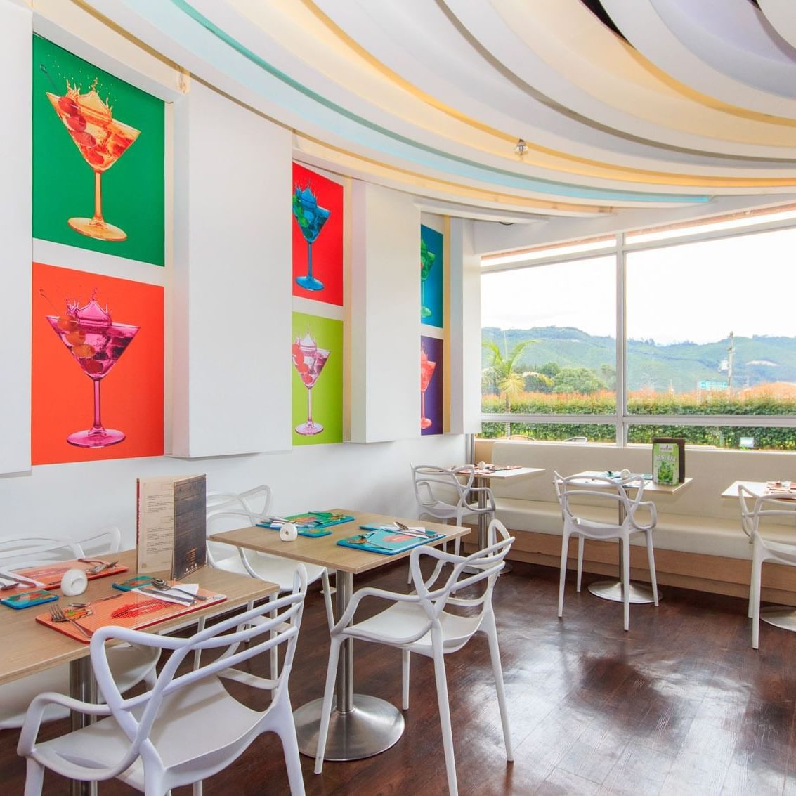 Dining area in a restaurant at Pop Art Tocancipa