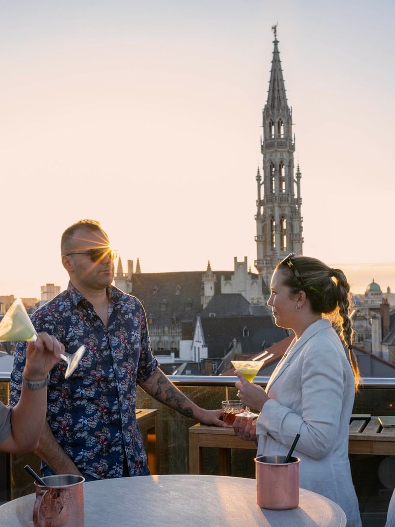 Terrasse sur le toit avec vue sur l'hôtel de ville de Bruxelles au Secret Rooftop by Warwick Grand-Place Brussels