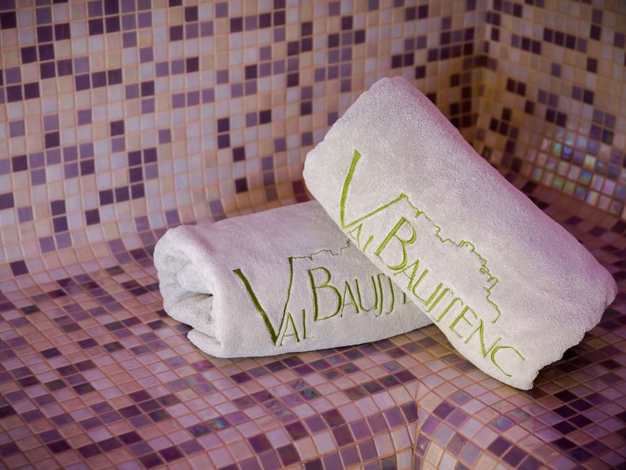 Rolled face towels in the Spa of Val Baussenc
