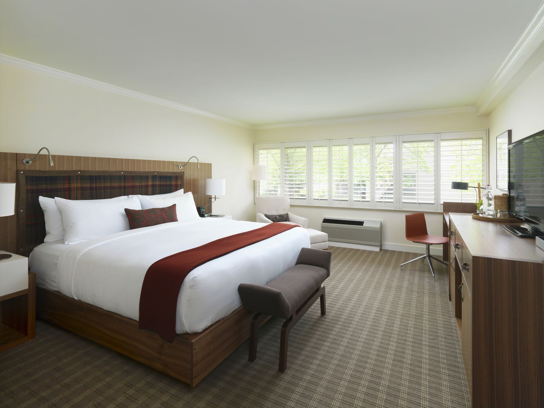 Deluxe King Room with one bed at Topnotch Stowe Resort