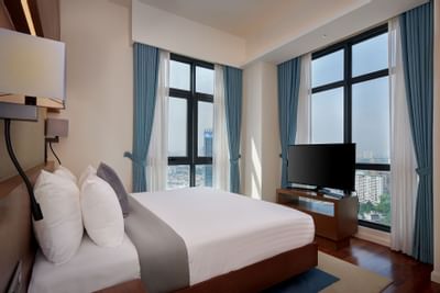Bedroom with city view in Duo Suite at Tribeca Serviced Suites
