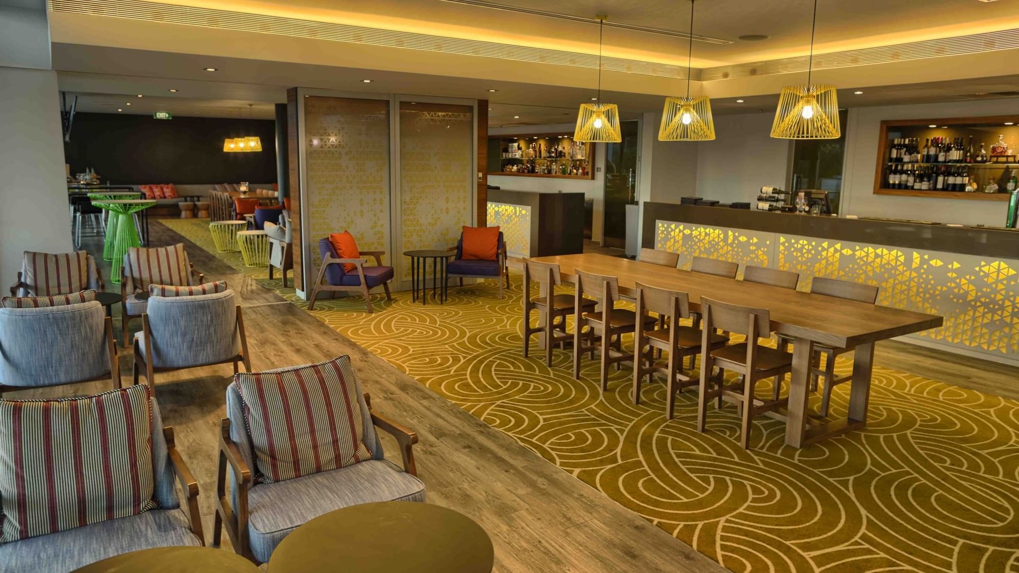 Dining at Pullman Magenta shores