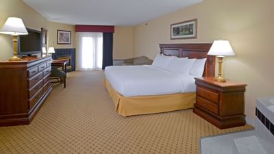 Premier King Room with a jacuzzi at Music Road Resort