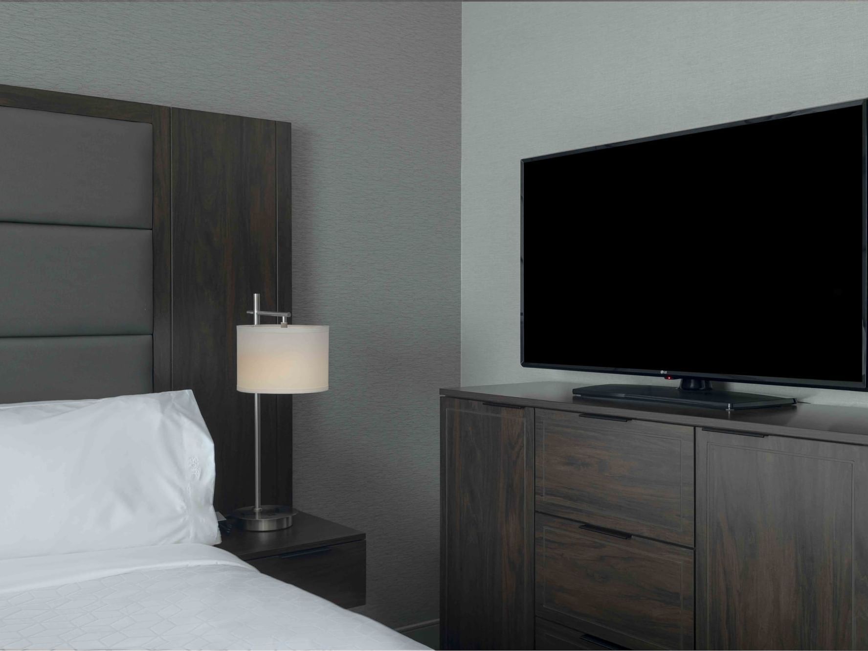 king bed tv