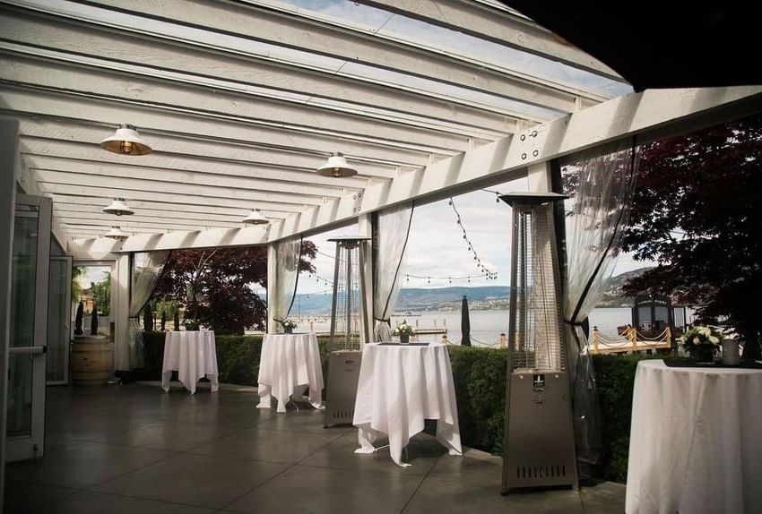Sunroom terrace with a lake view at Hotel Eldorado