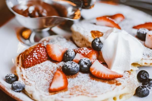 Pancake bar with different toppings, a great catering idea for meetings