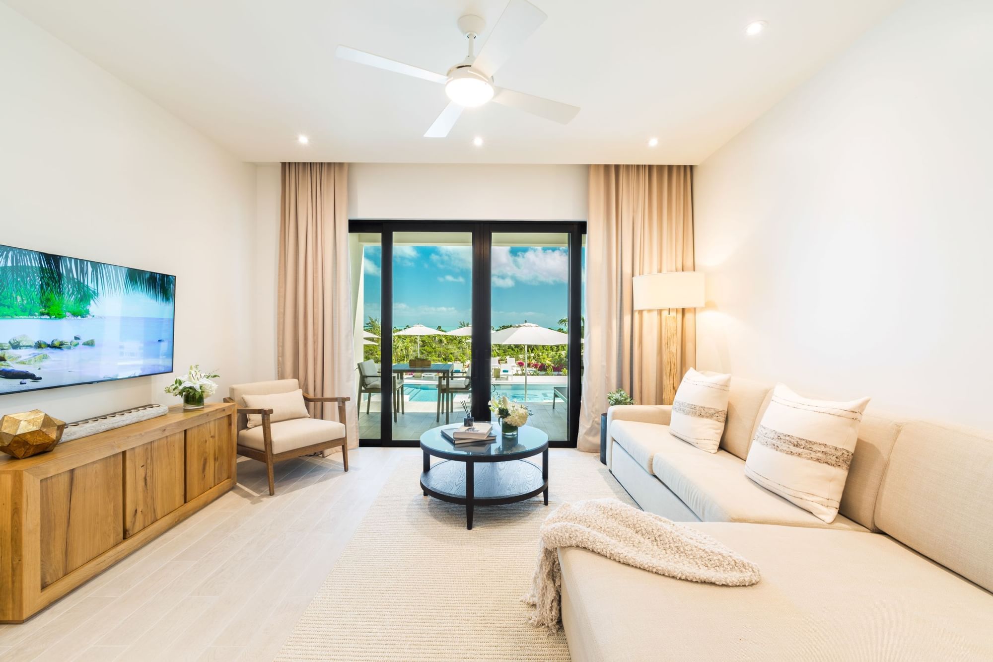 Deluxe One Bedroom Suite with Ocean and Pool View | H2O Life