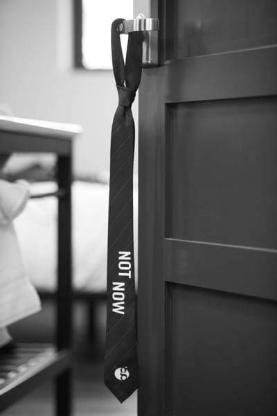 do not disturb sign