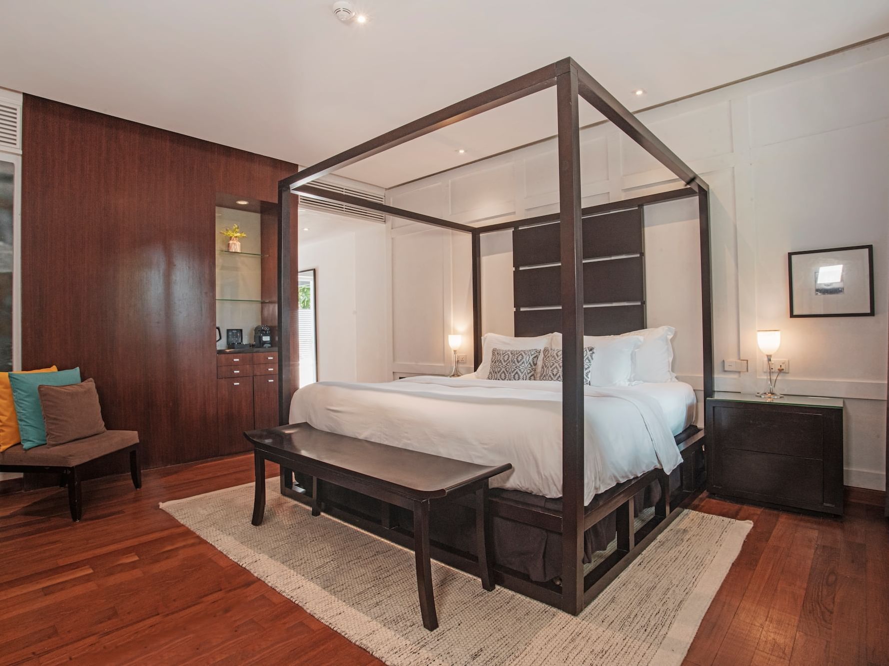 4-poster Bed in Courtyard Suite