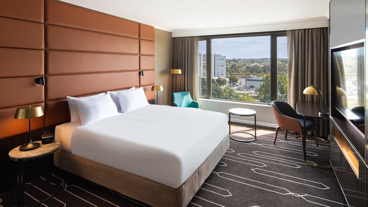 Superior King Room with view of the city at Mercure Sydney Parramatta