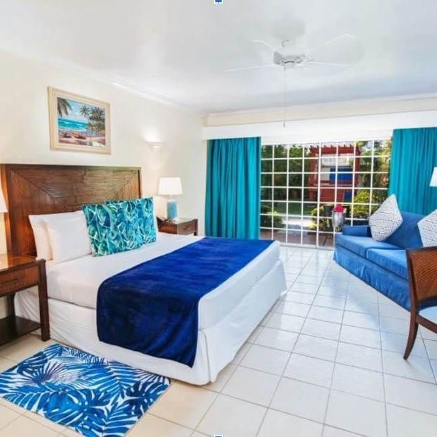 blue palm themed hotel room