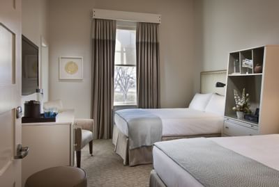 Twin beds in Deluxe Double - Double Room at Hotel Parq Central