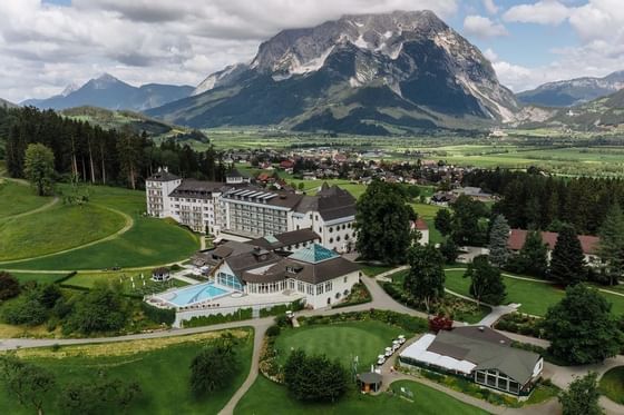 Luftaufnamhe vom Areal des Schloss Pichlarn