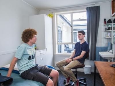Kirkwood Avenue Hall - Bedroom