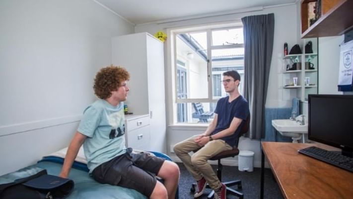 Kirkwood Avenue Hall - Bedroom