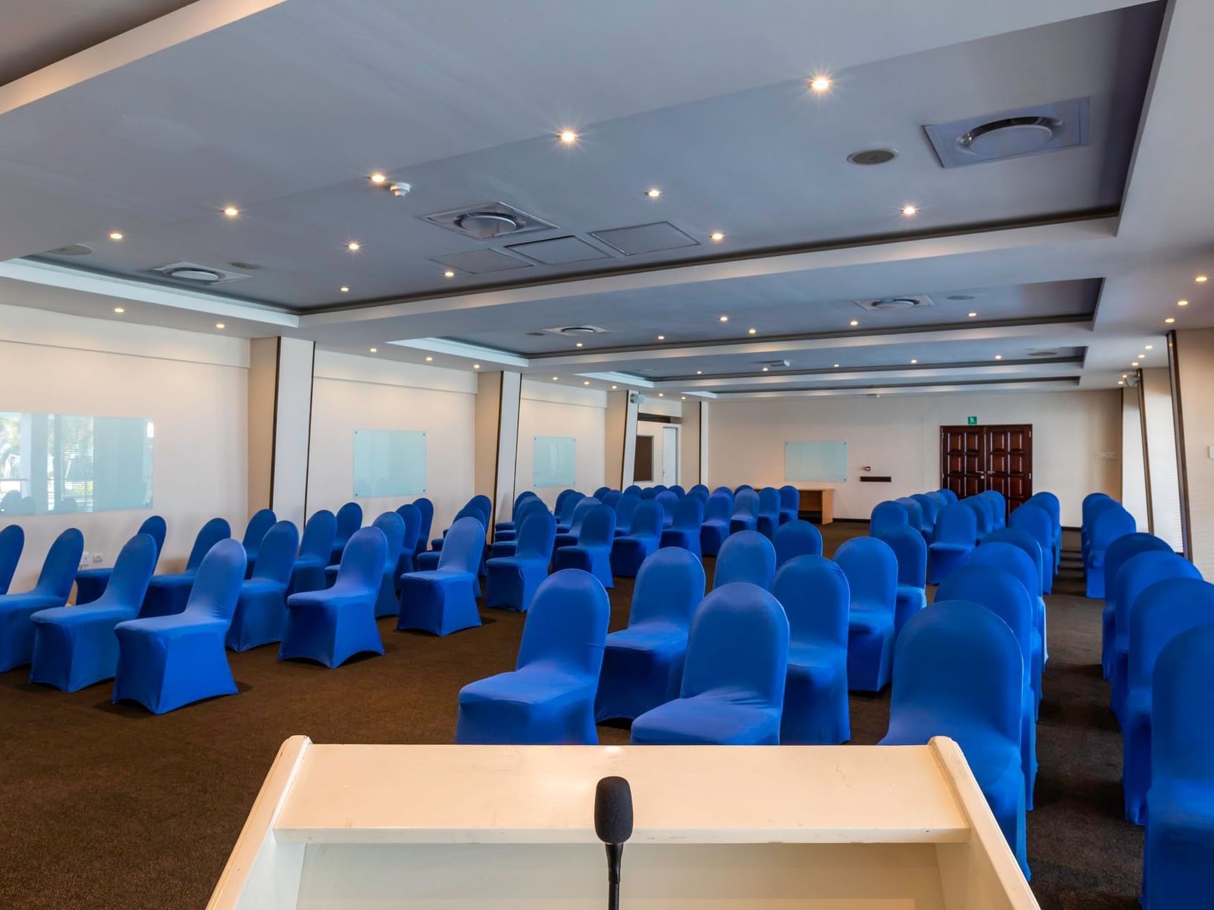 Well-arranged Diverse meeting venues at Cardoso Hotel