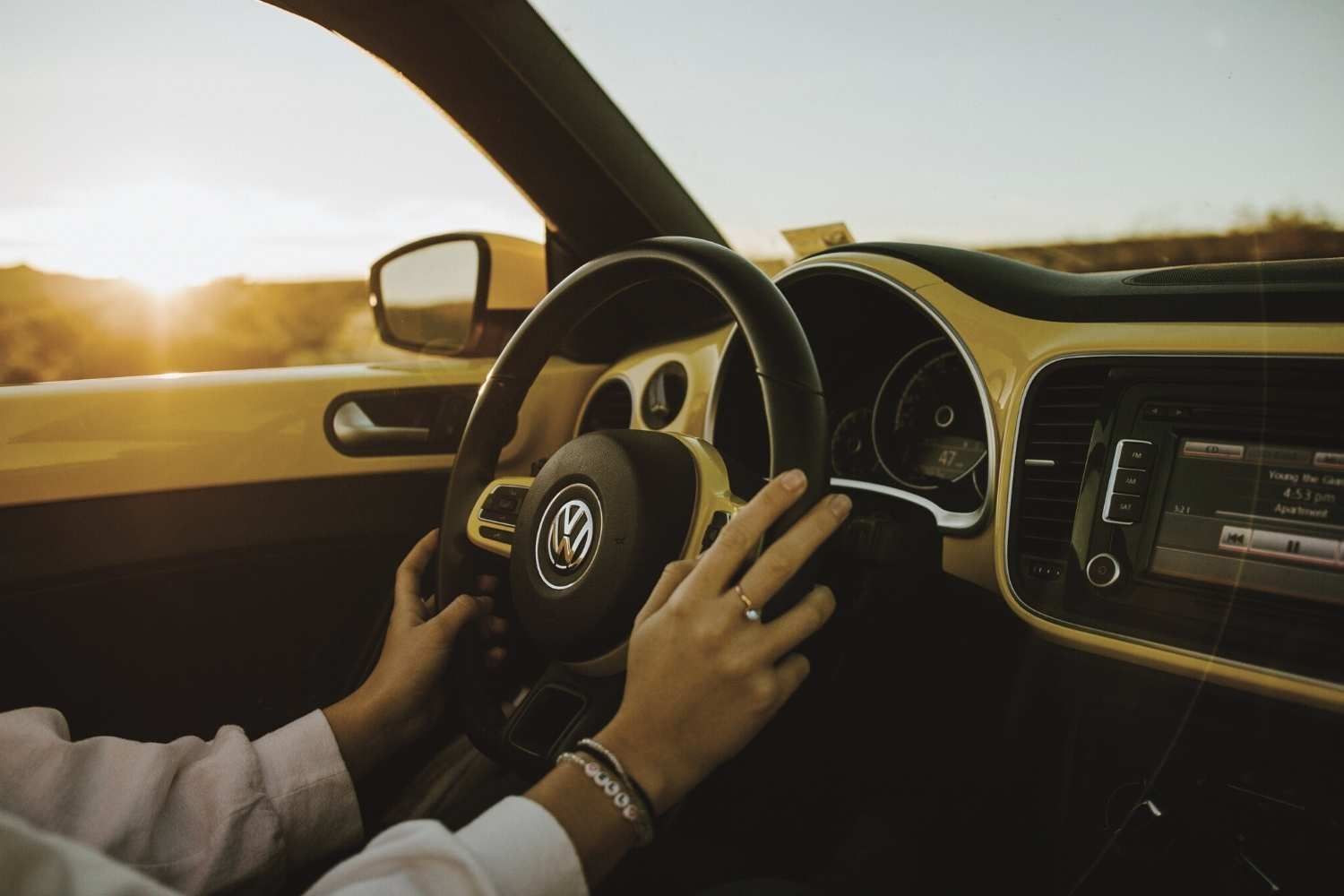 7 Best Waikiki Radio Stations For Your Rental Car