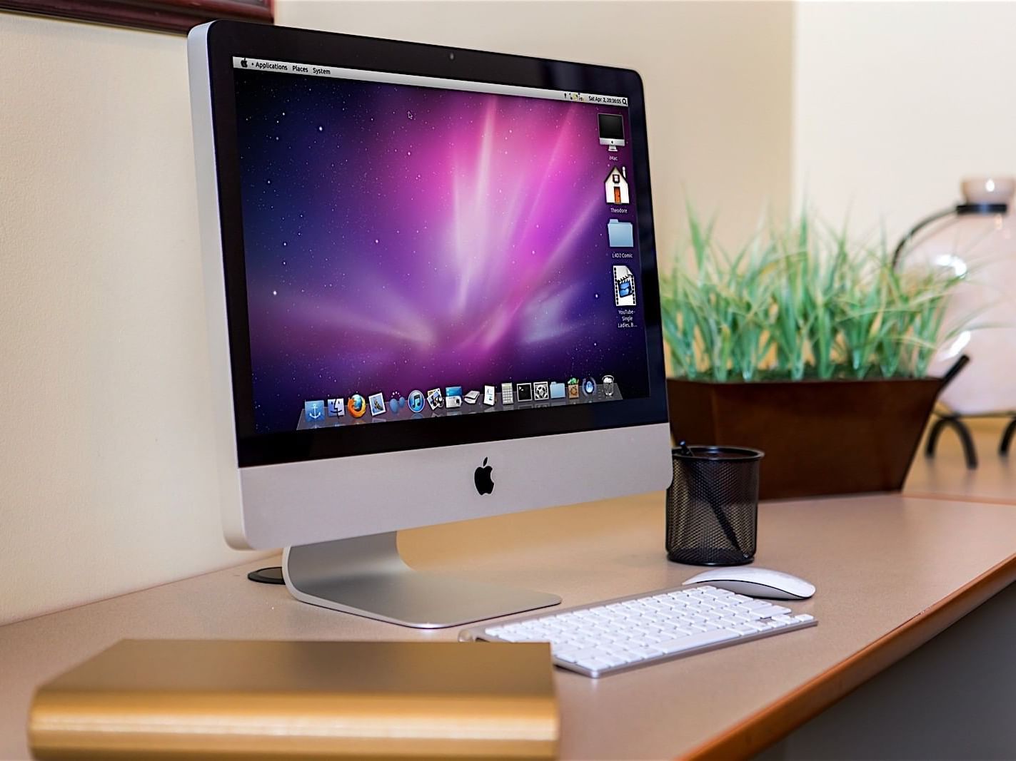 Close-up of workspace with an iMac at Varscona Hotel on Whyte