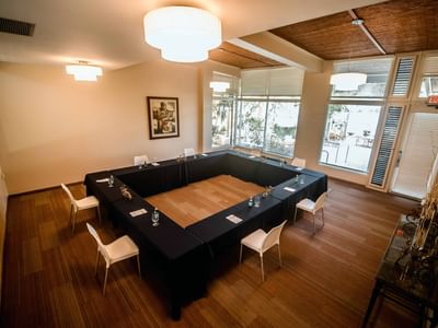 Salon-Coqui-Board-Meeting-Set-Up
