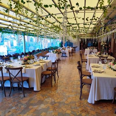 Wedding dining table set-up in Terraza at Diez Hotel Categoría