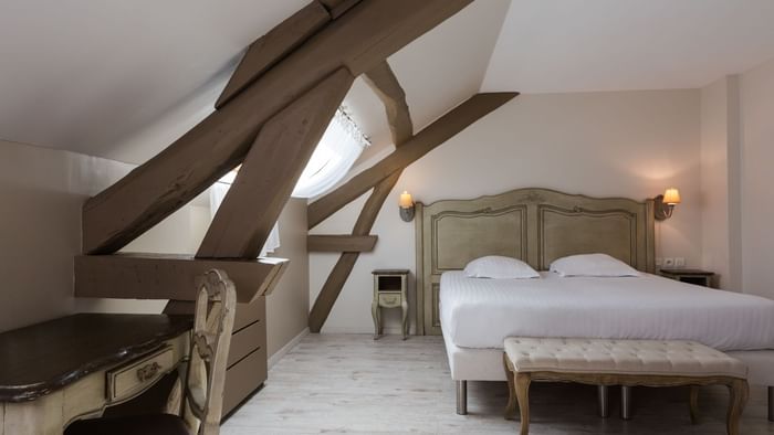 Interior of the Standard room at Hotel Les Poemes de Chartres