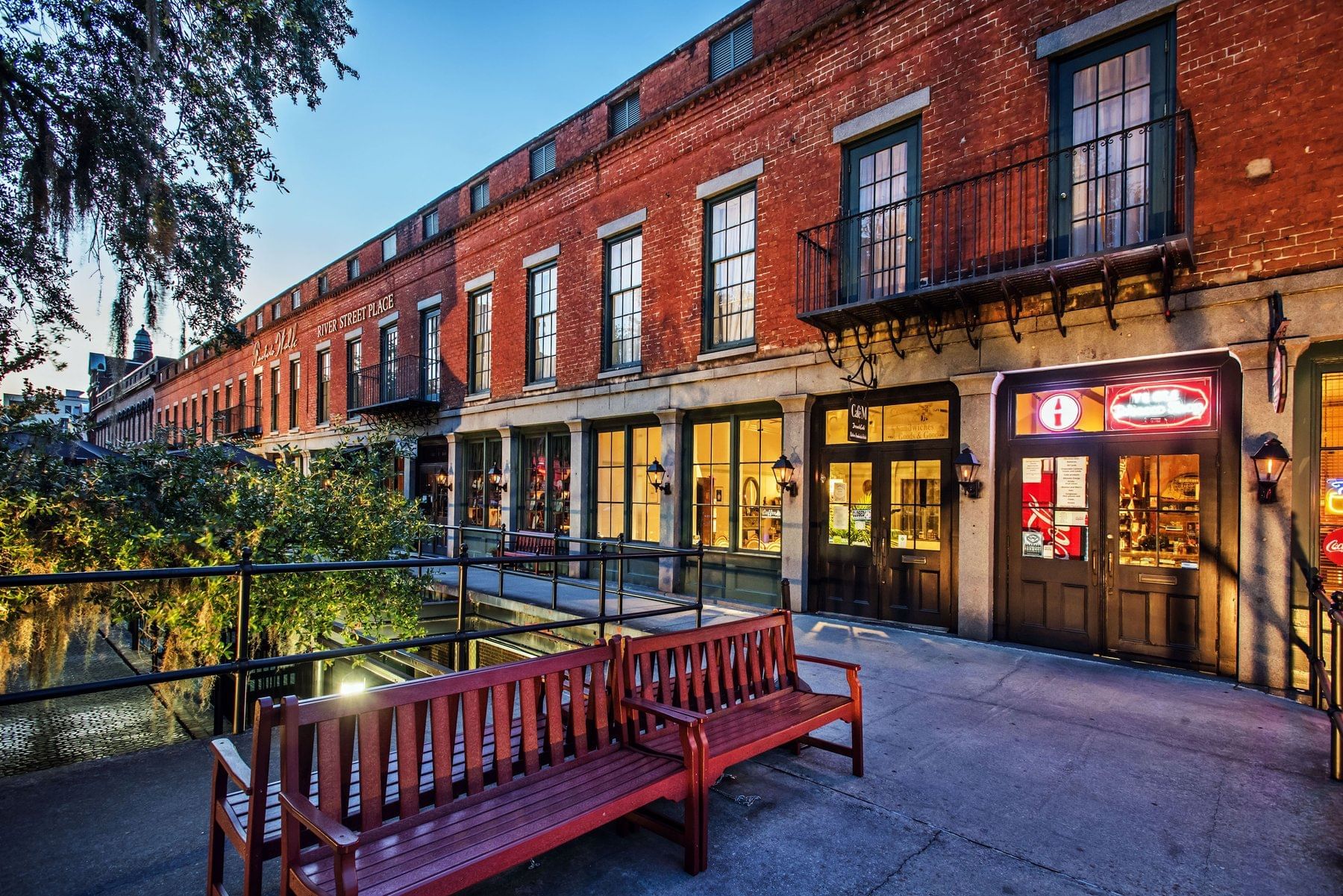 Historic Downtown Savannah River Street Inn