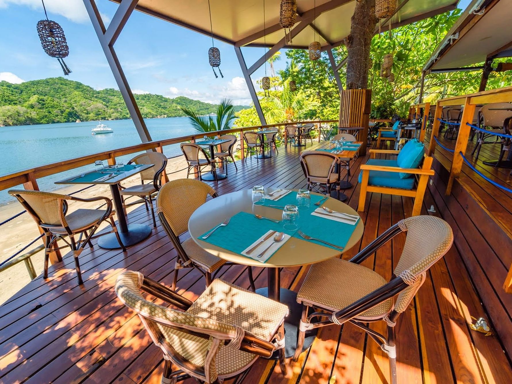 Dining area with wooden floors in Harry's Bar & Restaurant at Isla Chiquita Glamping Hotel