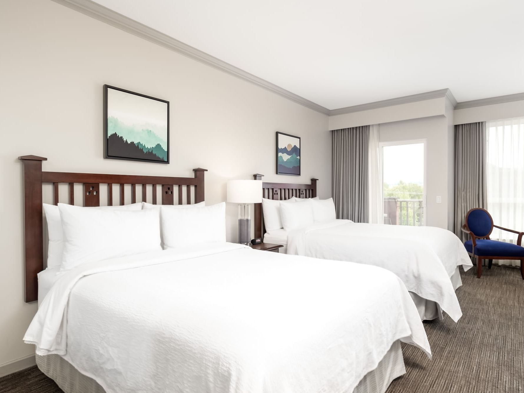 Interior of Deluxe Guest Room at Manteo Resort Waterfront