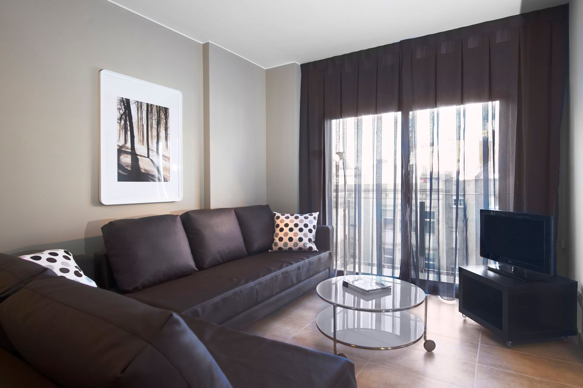 Interior of a Livingroom area with a TV at Barcelona Apartment
