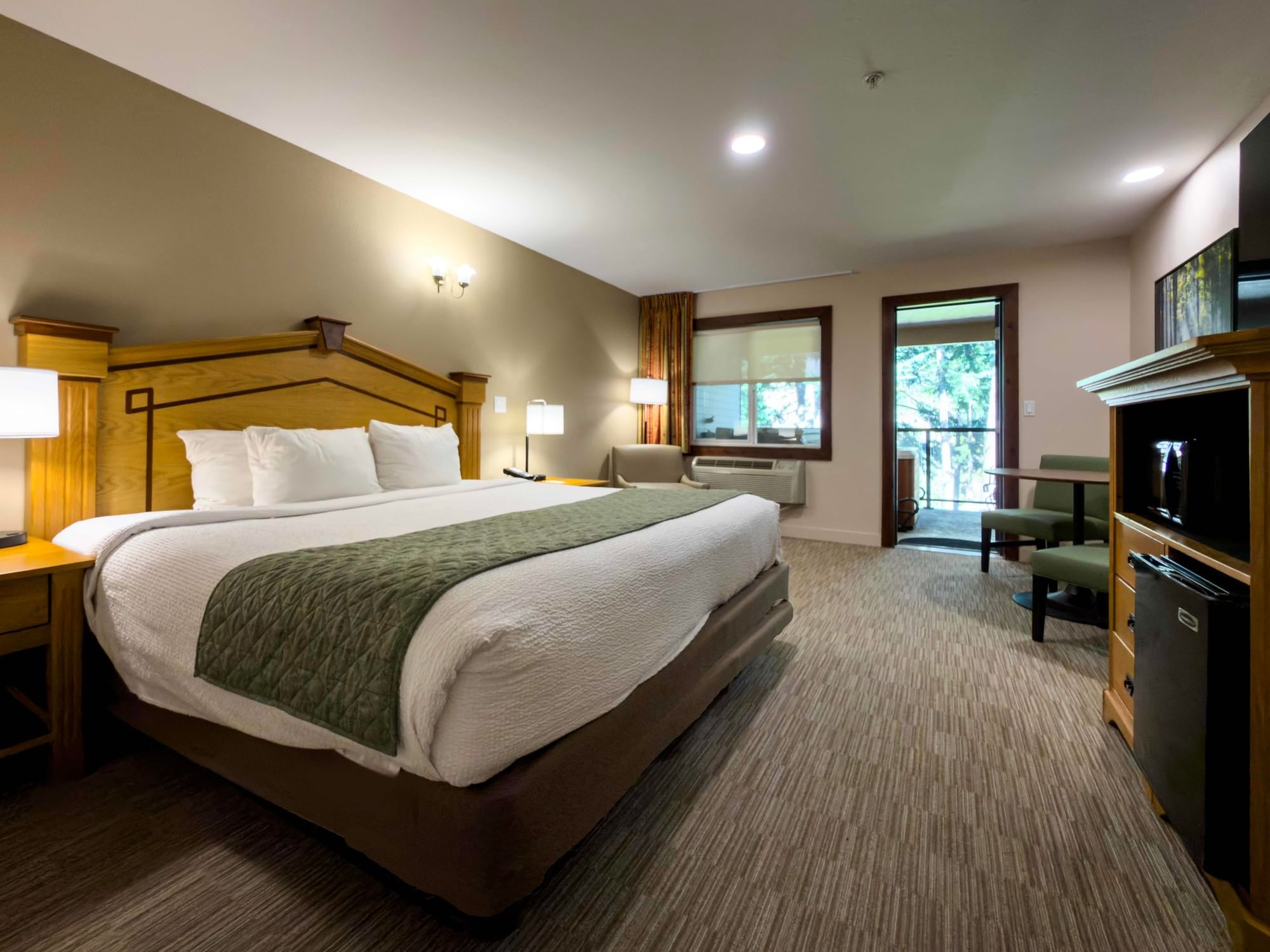 Deluxe king room with hot tub