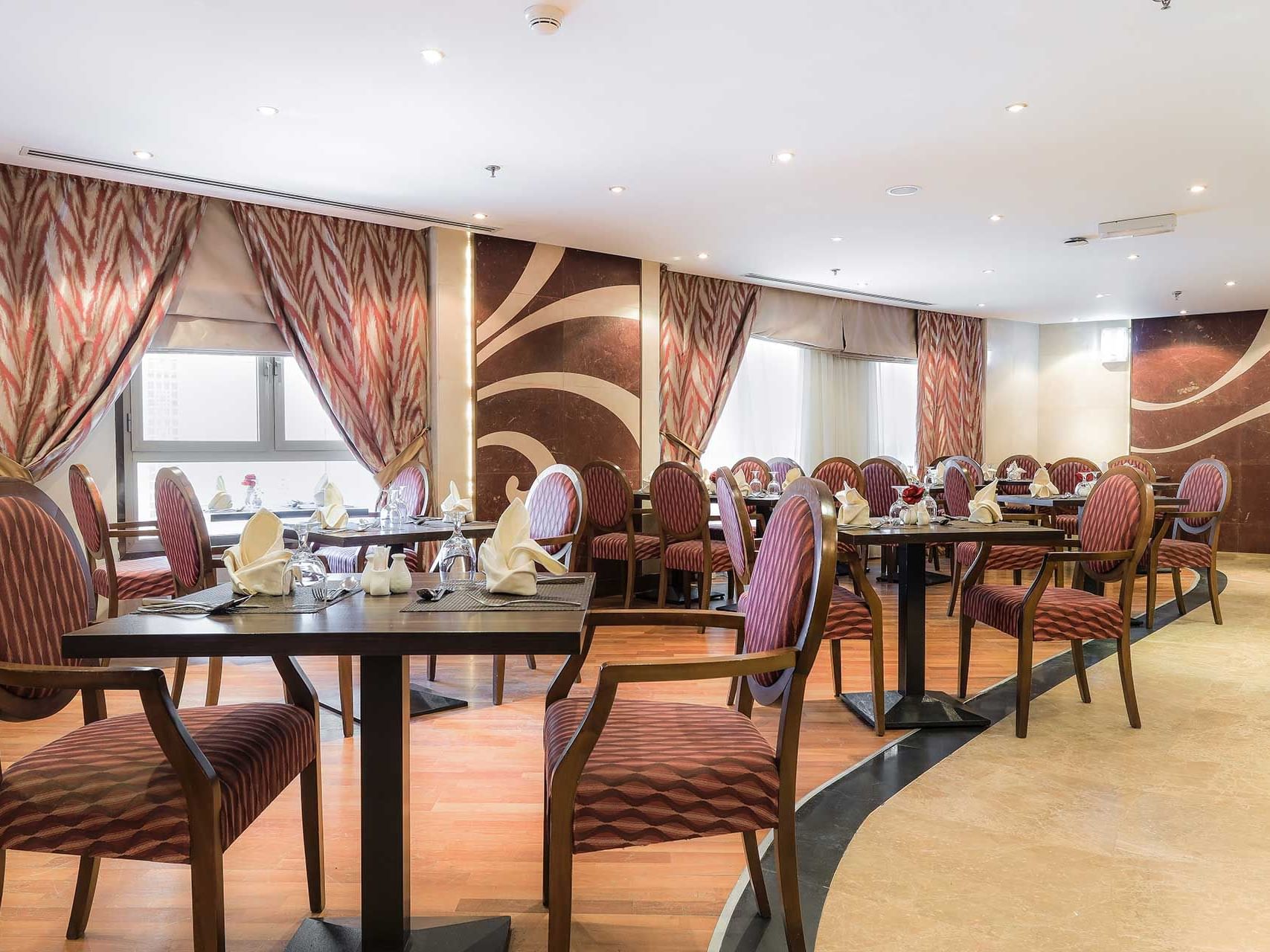 Dining tables, Al Dewaniah Restaurant at Elaf Kinda Hotel