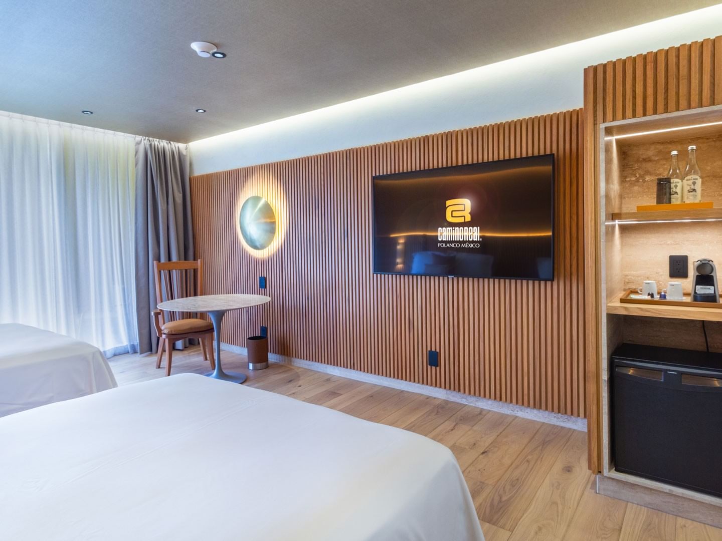 2 Double Superior Camino Real Club featuring a wall-mounted TV, and a mini-bar area at Camino Real Polanco Mexico