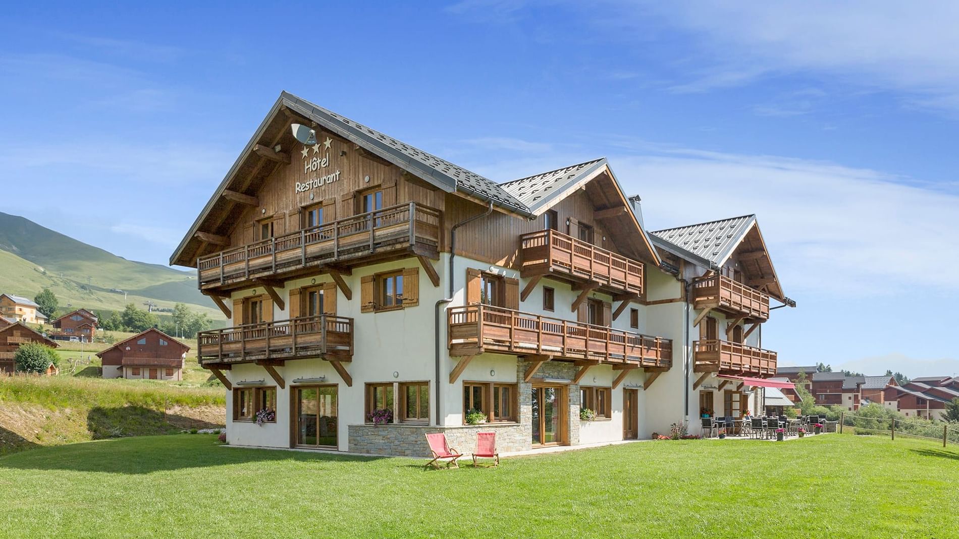 Exterior with the garden view at Chalet-Hotel Le Beausoleil