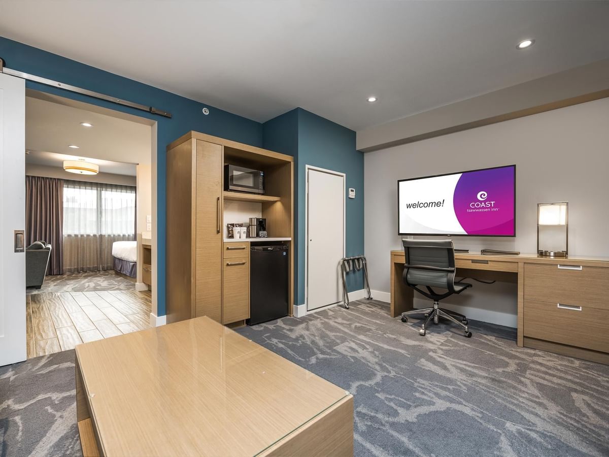 Living room, kitchenette and work desk