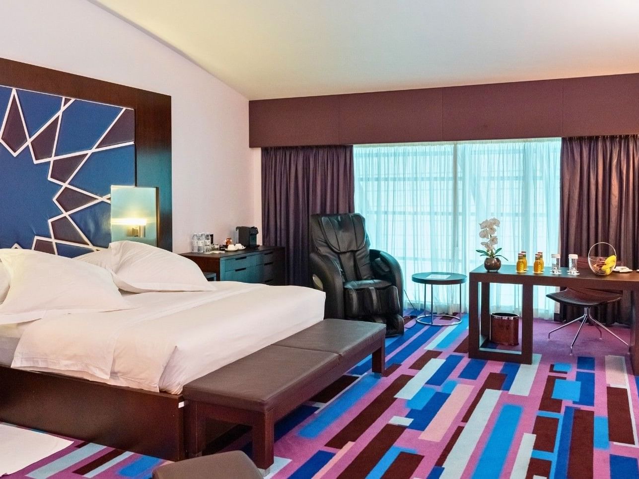 King bed in Executive Room at Dubai International Hotel