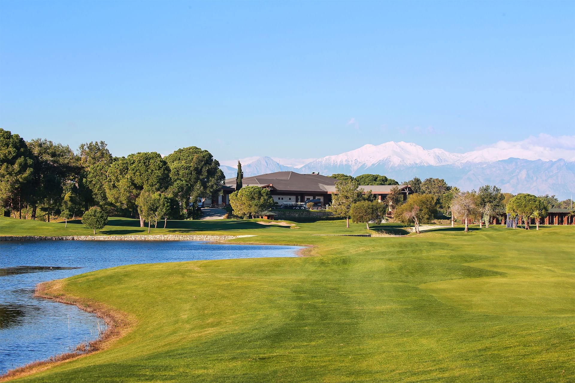 Titanic Golf Club lake, building and mountains