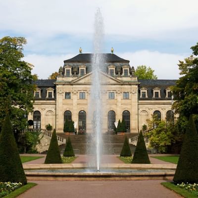 Fountain at Kynzvart Castle's entrance, Falkensteiner Hotels