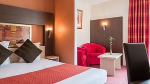 Business travels room with double bed at Hotel La Siesta