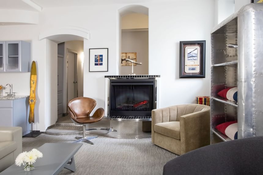 Living area with fireplace & cozy sofas in King Premiere at Retro Suites Hotel