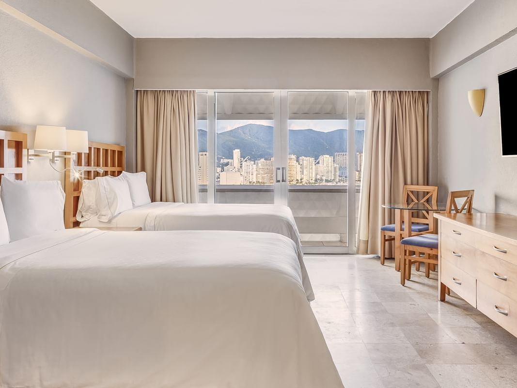 Twin beds of the Deluxe Room at The Fiesta Americana Viaducto