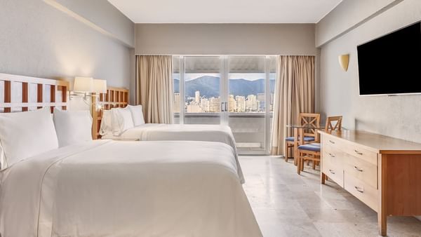 Twin beds of the Deluxe Room at The Fiesta Americana Viaducto