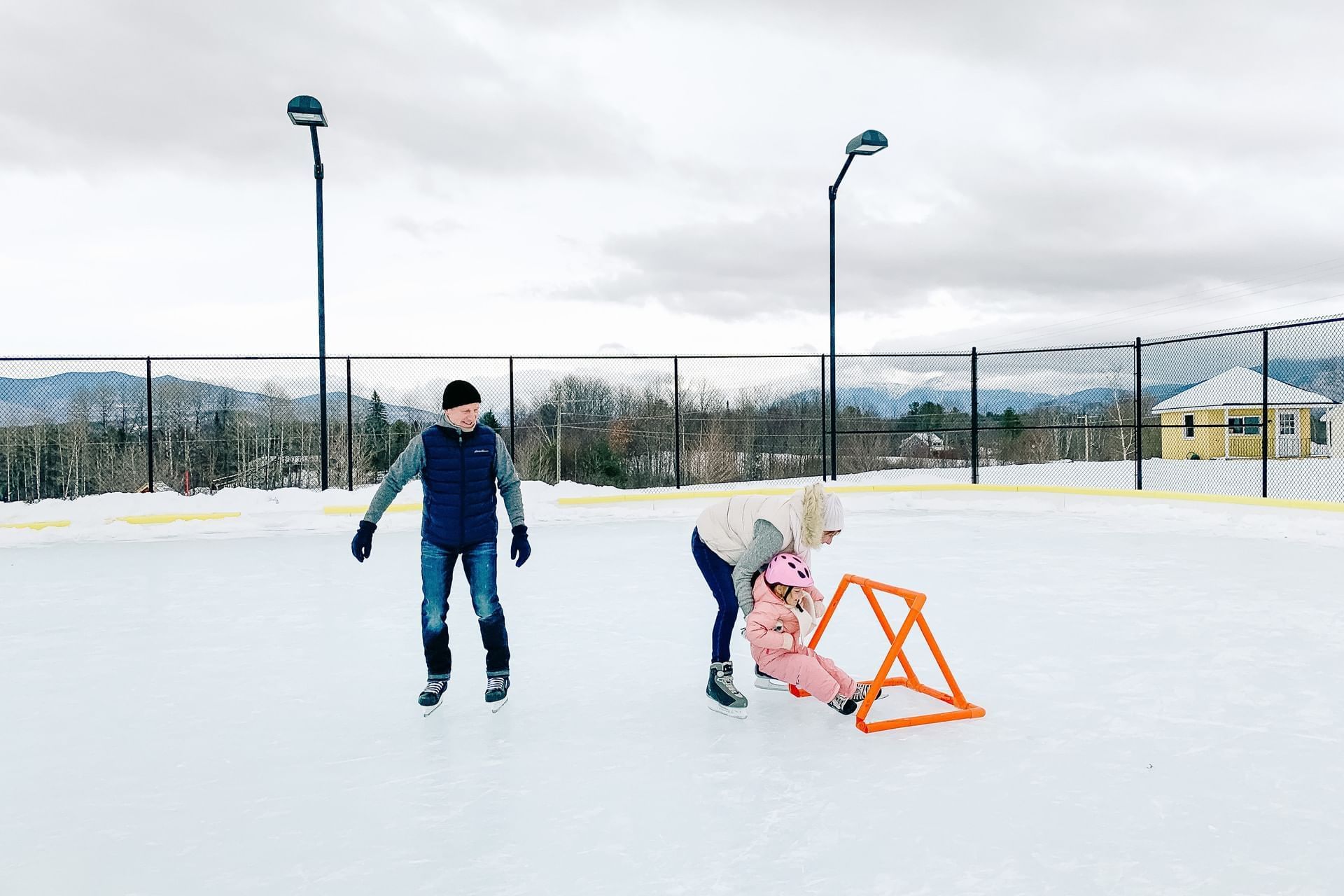 Family play with snow at Mountain View Grand Resort & Spa