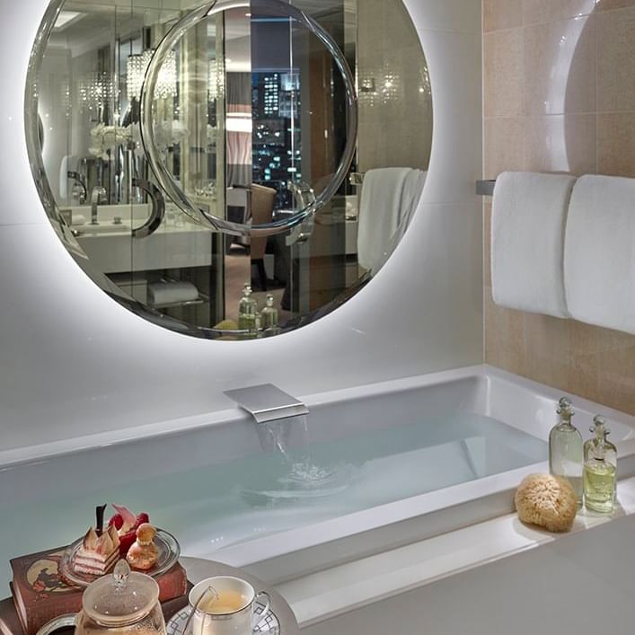 Bathroom Bathtub with a mirror at Crown Hotel Melbourne