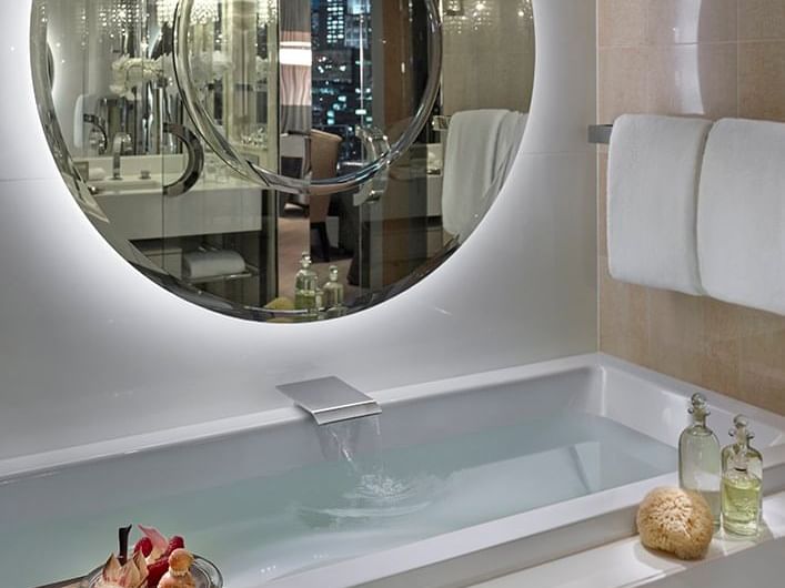 Bathroom Bathtub with a mirror at Crown Hotel Melbourne